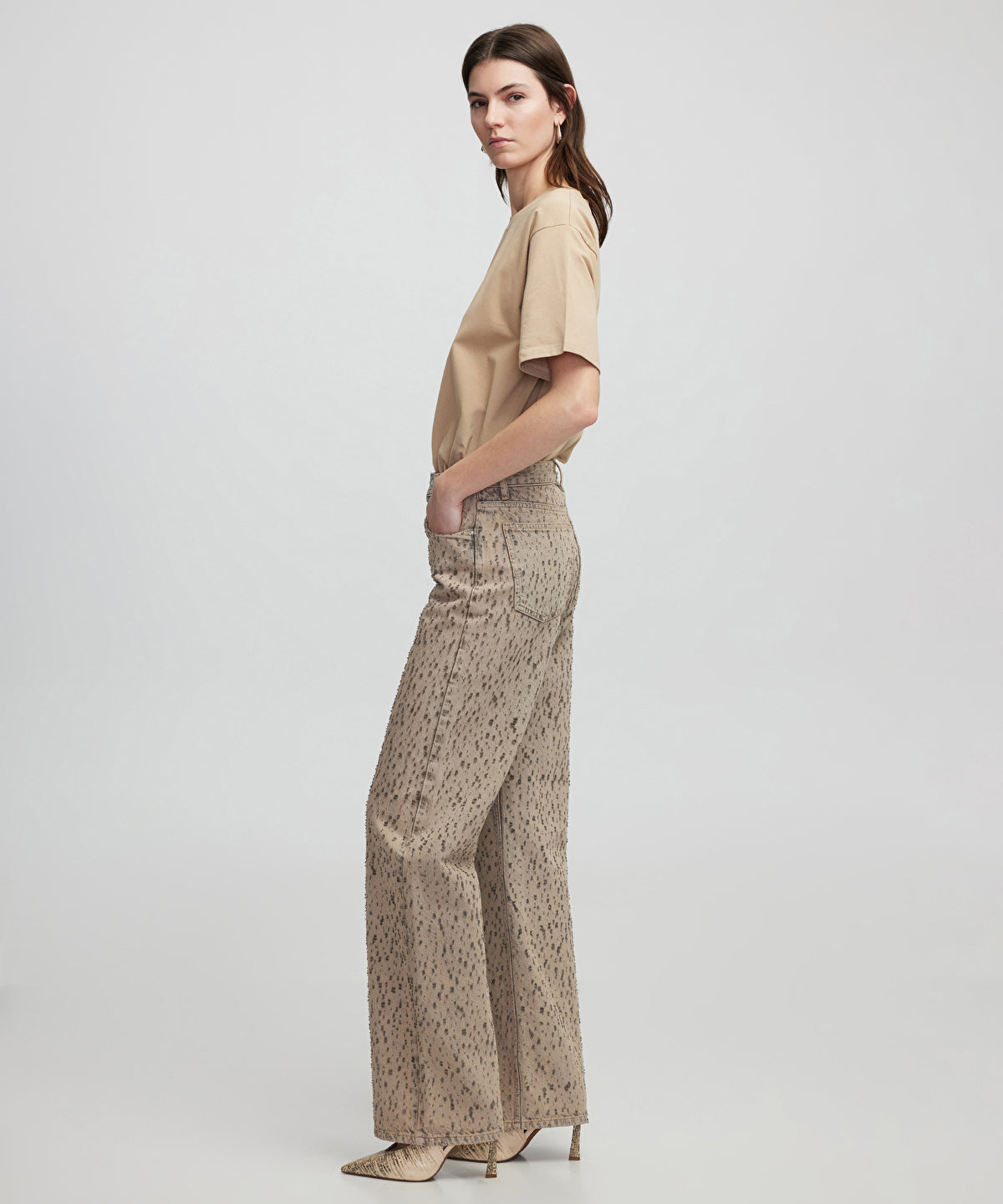 Zoomed Distressed Effect Jeans