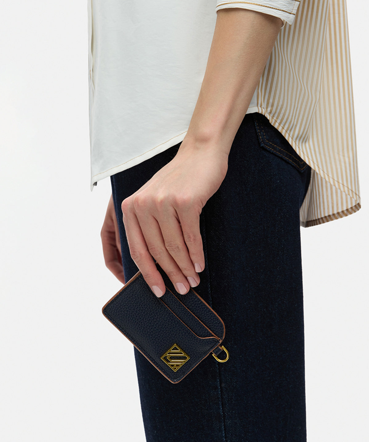 Zoomed Textured Card Holder With Monogram Buckle