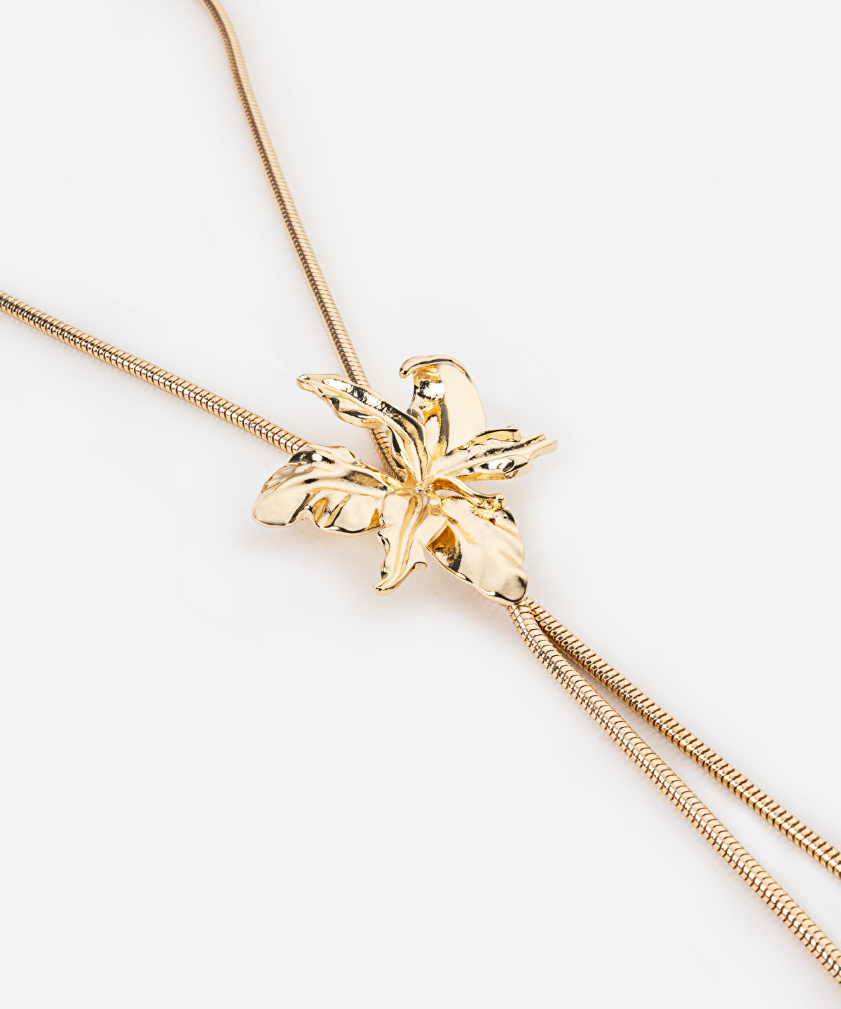 Long necklace with flowers