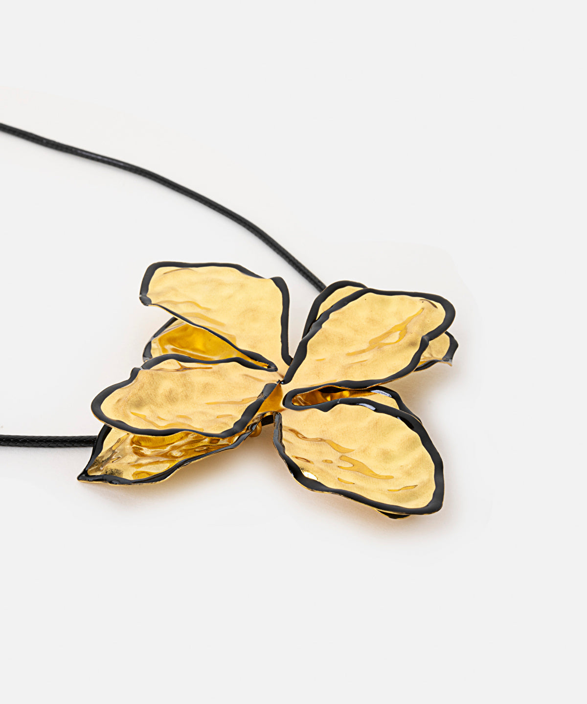 Zoomed Metallic Flower Necklace