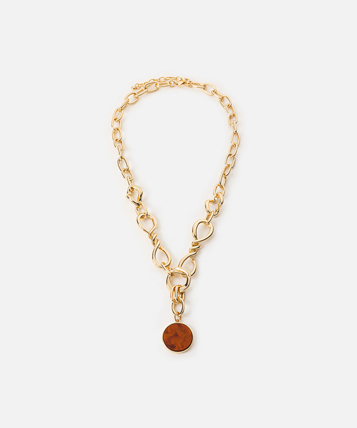 Chain necklace with contrasting pendant