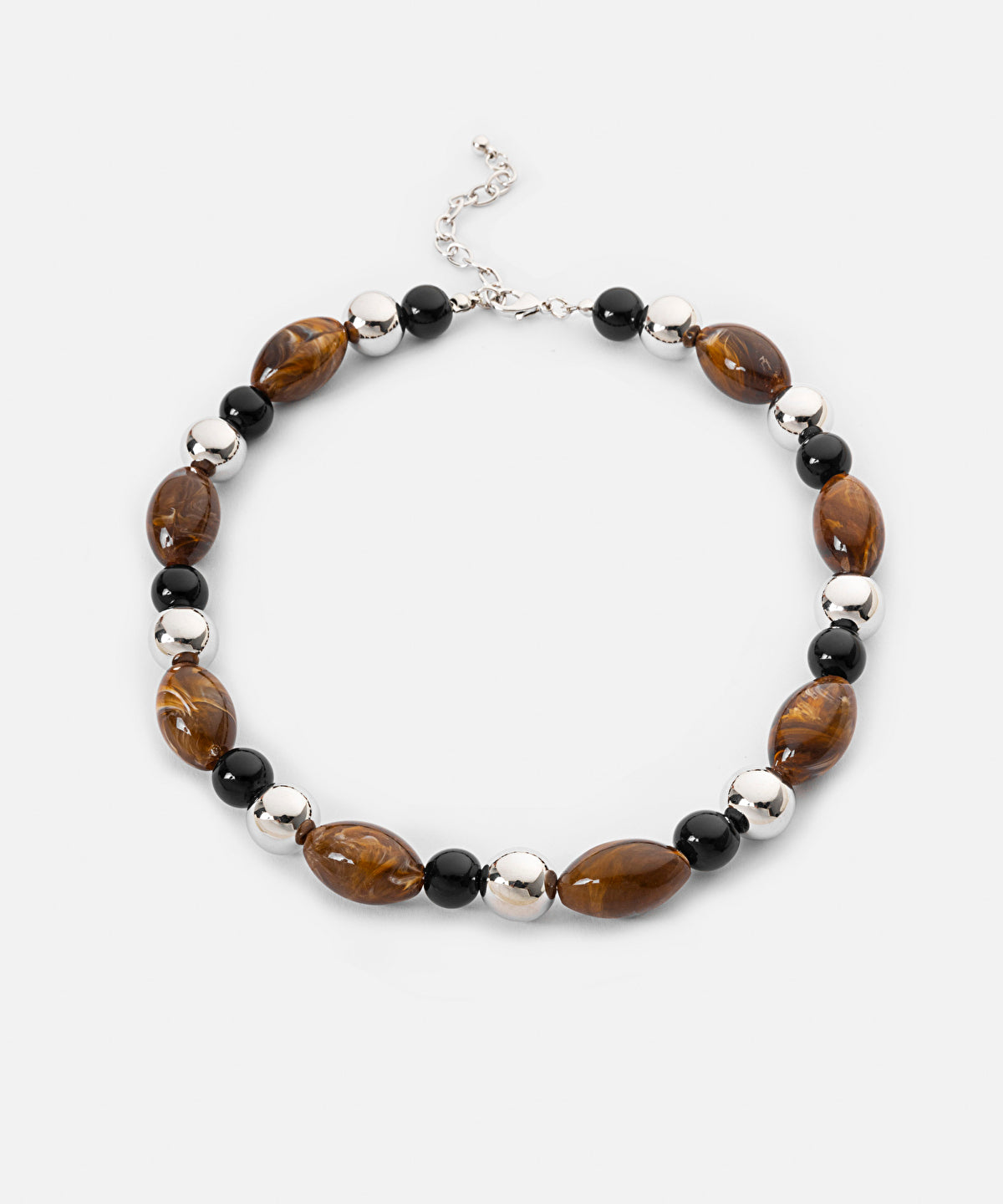 Necklace With Contrast Beads