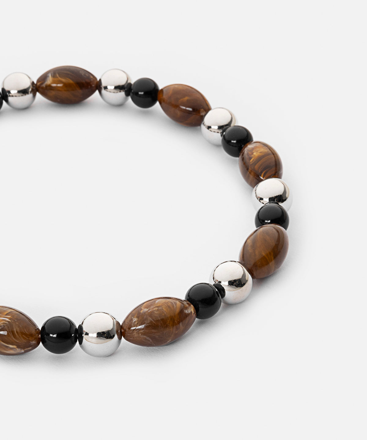 Necklace With Contrast Beads
