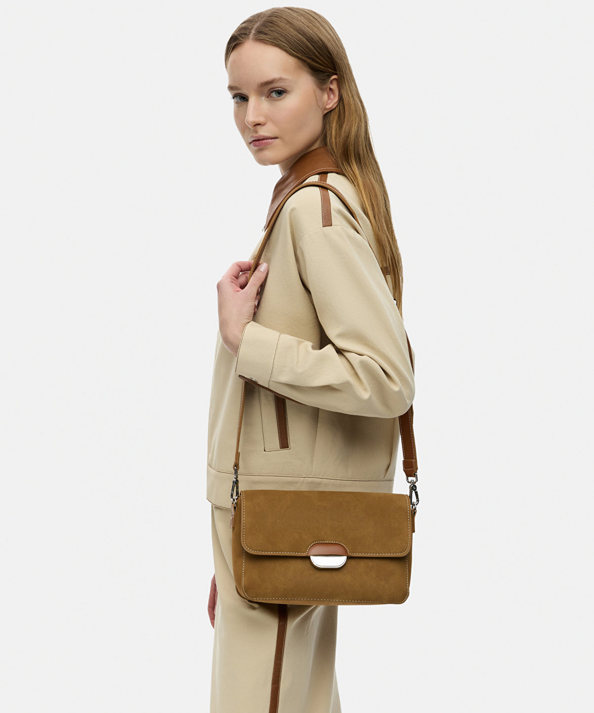 Zoomed Bag With Metal Buckle