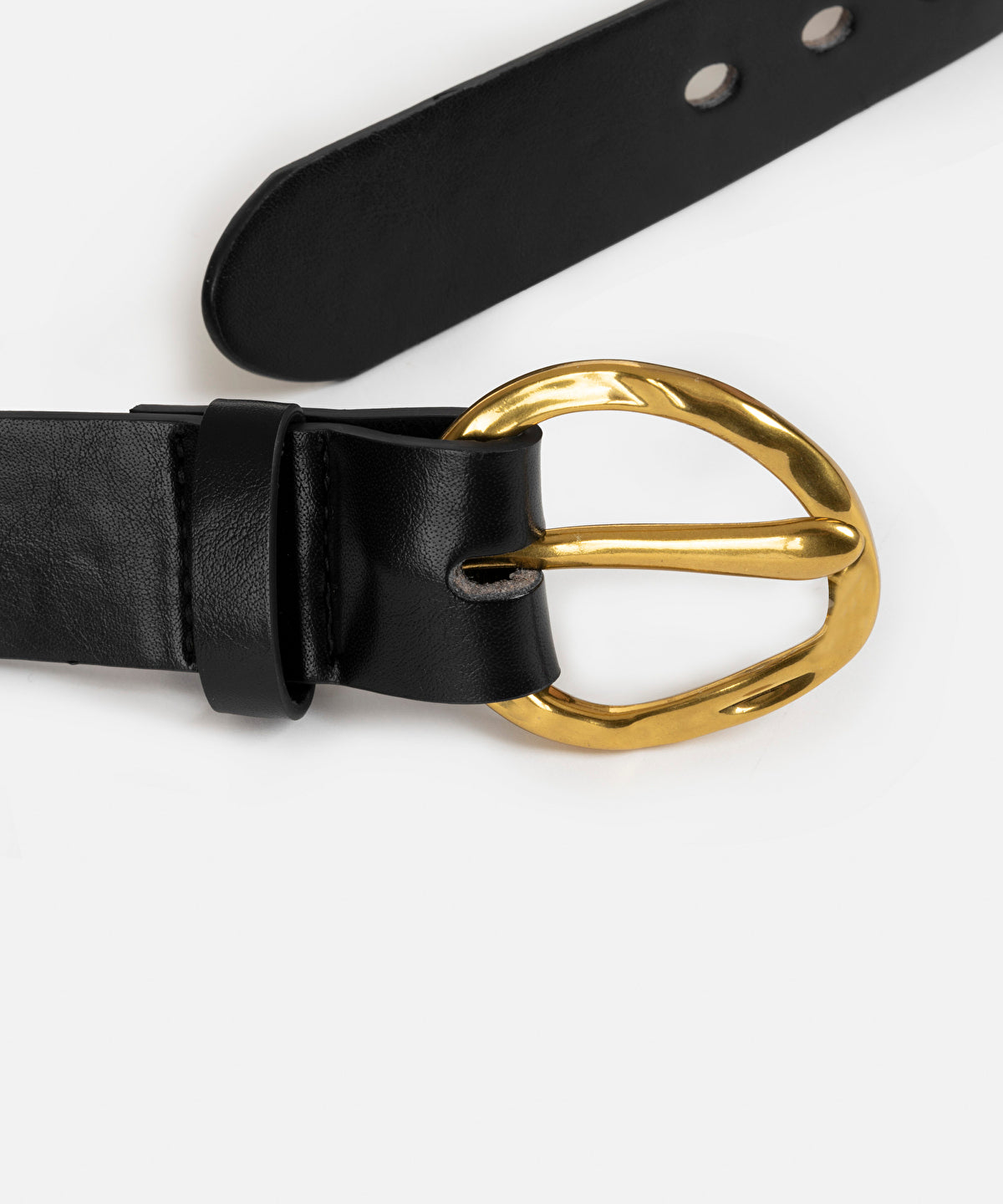 Zoomed Belt With Oval Buckle