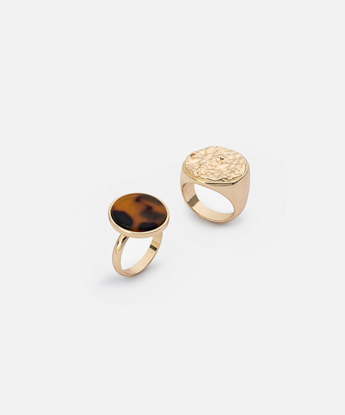 Zoomed Metal Ring With Resin
