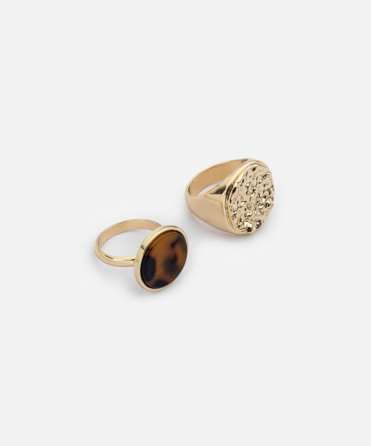 Zoomed Metal Ring With Resin
