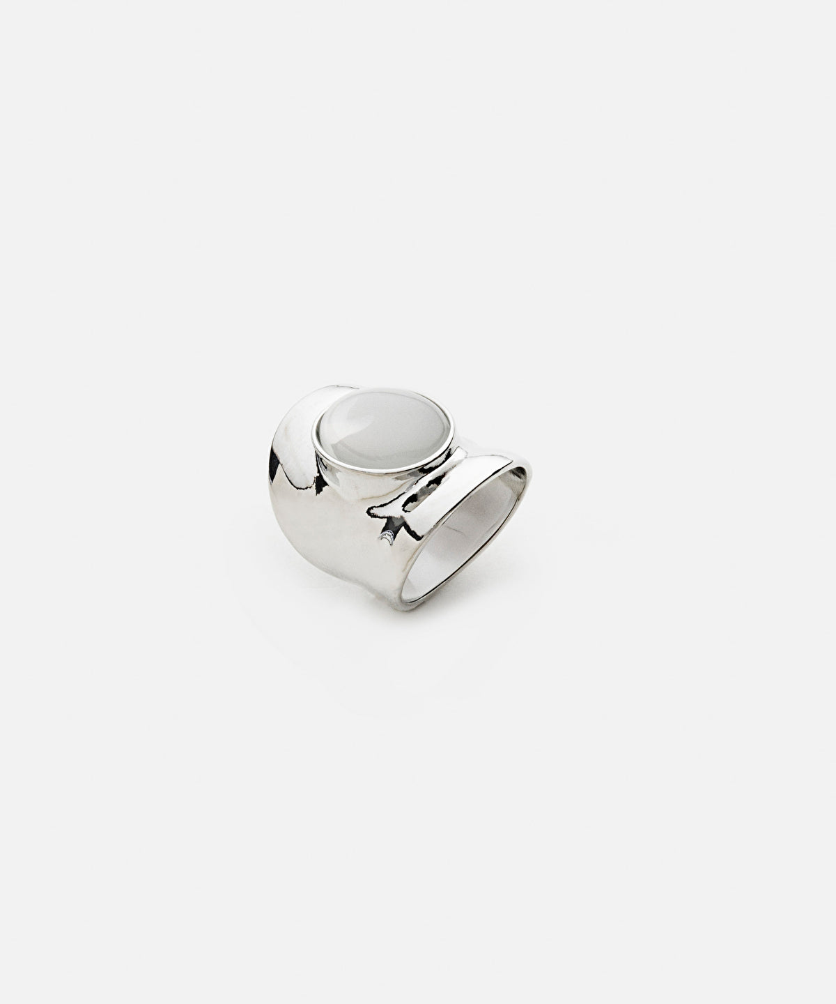 Metal ring with resin
