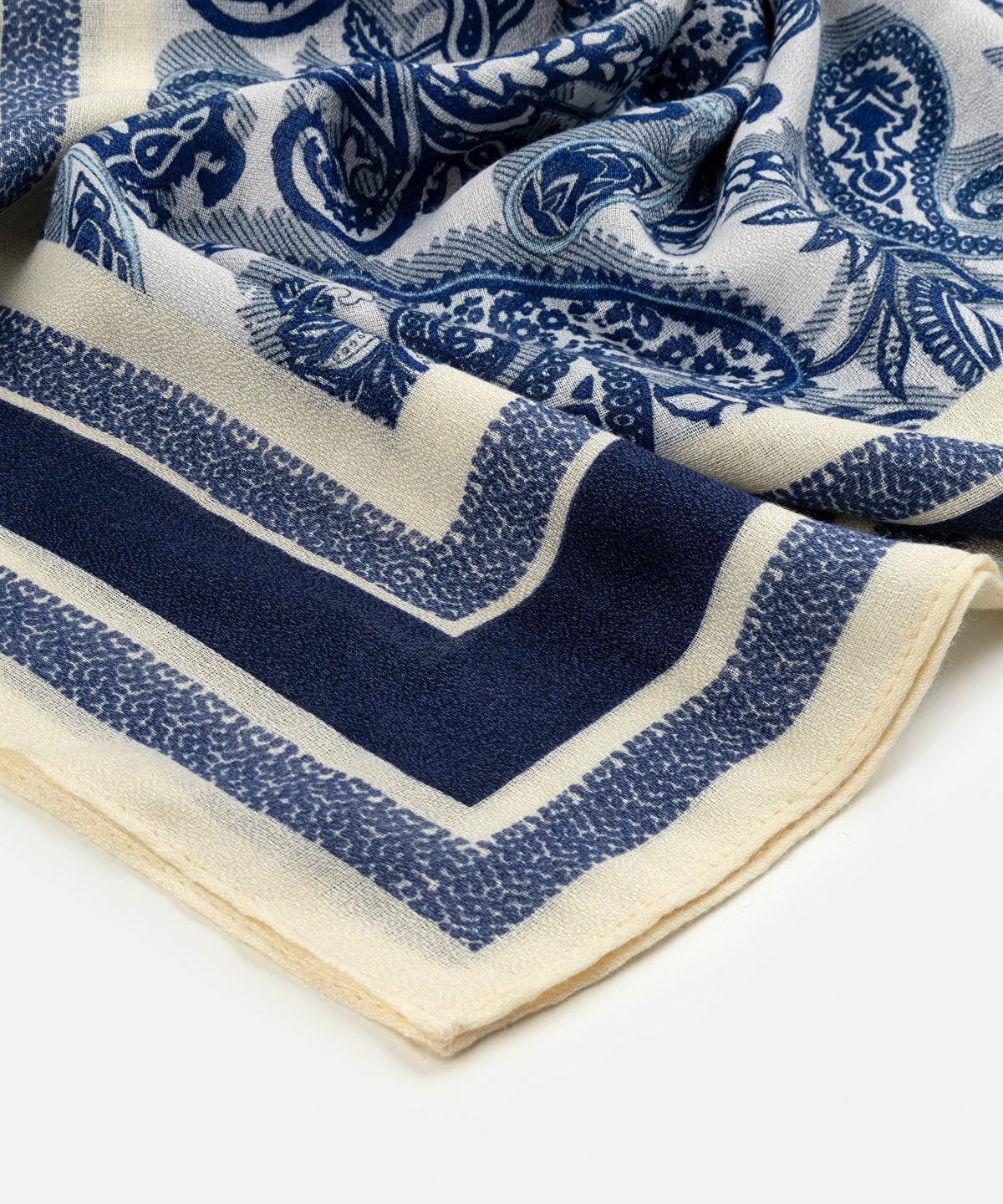Zoomed Printed Shawl