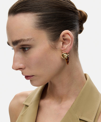 Earrings with contrast resin
