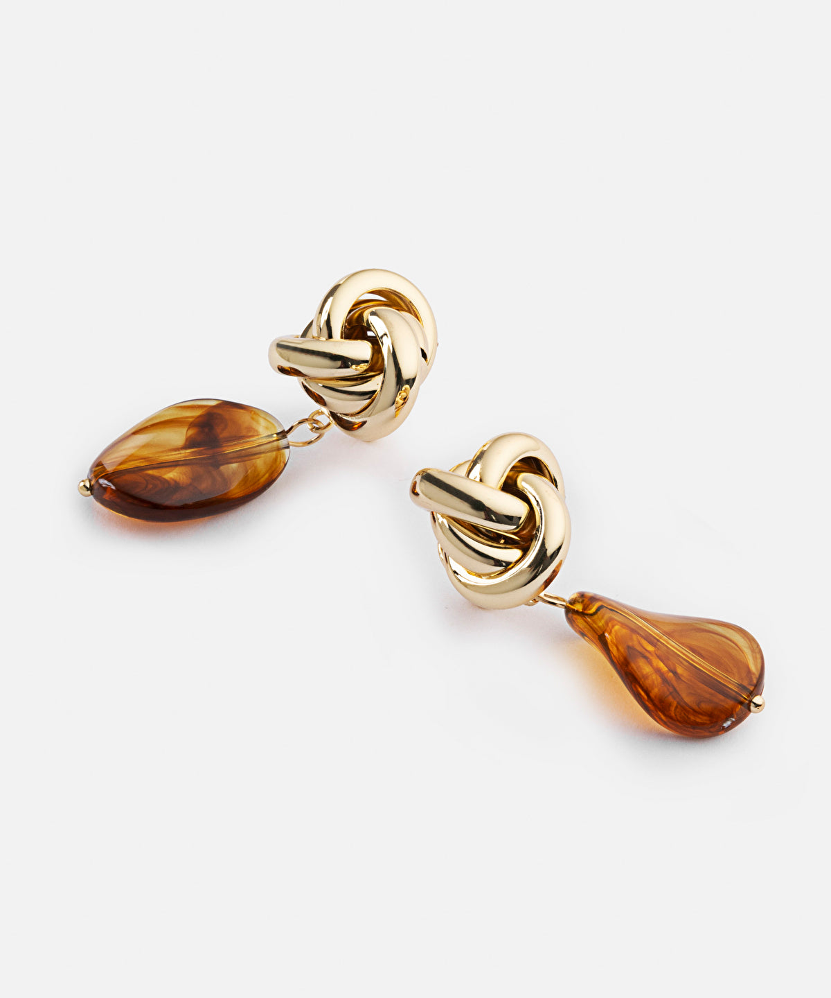 Earrings with contrast resin