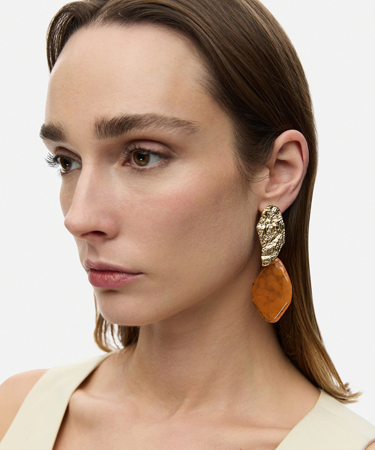 Contrast resin amorphous earrings