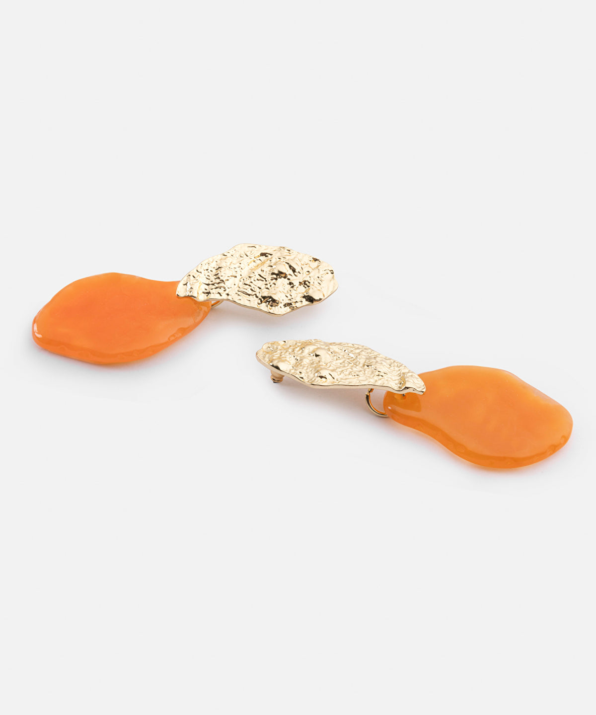 Contrast resin amorphous earrings