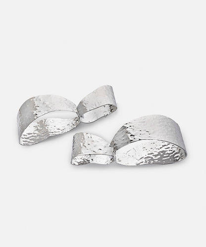 Intertwined textured earrings