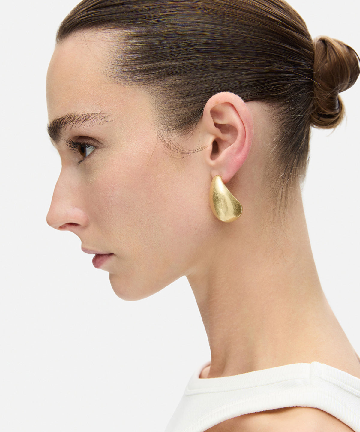 Drop shaped metal earrings