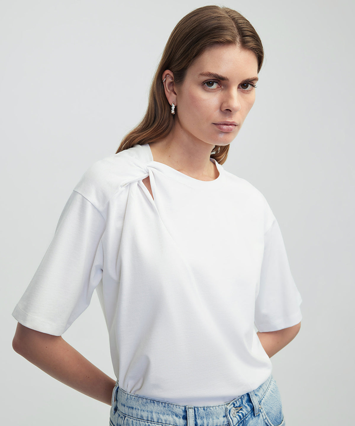 Zoomed Asymmetric Twisted T-Shirt