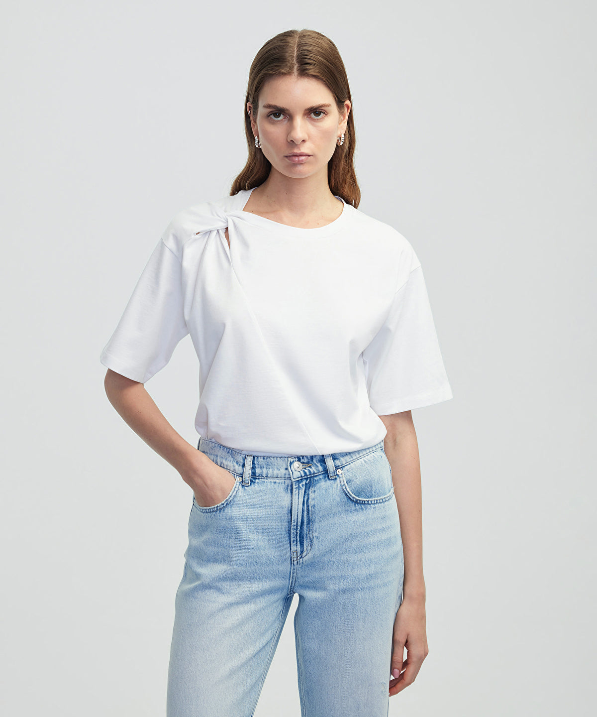Zoomed Asymmetric Twisted T-Shirt
