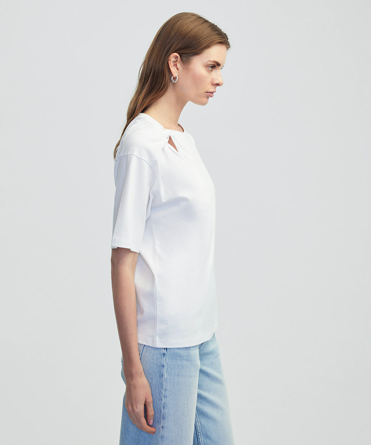 Zoomed Asymmetric Twisted T-Shirt