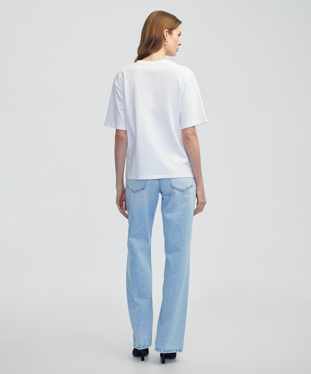 Zoomed Asymmetric Twisted T-Shirt