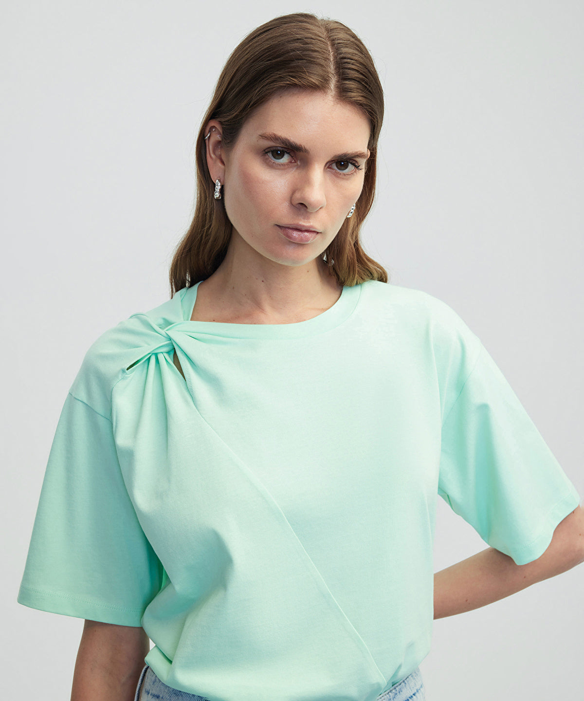 Zoomed Asymmetric Twisted T-Shirt