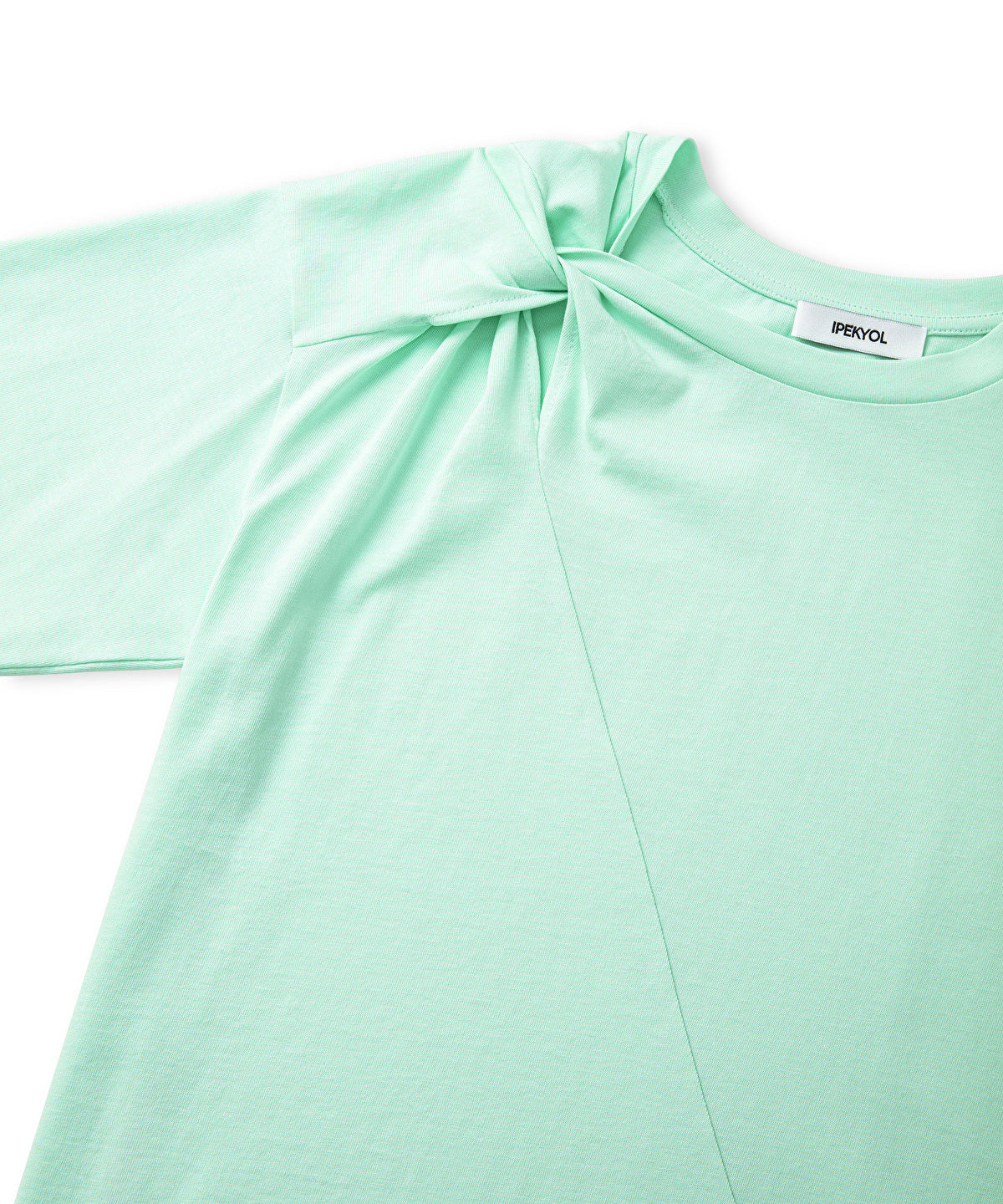 Zoomed Asymmetric Twisted T-Shirt