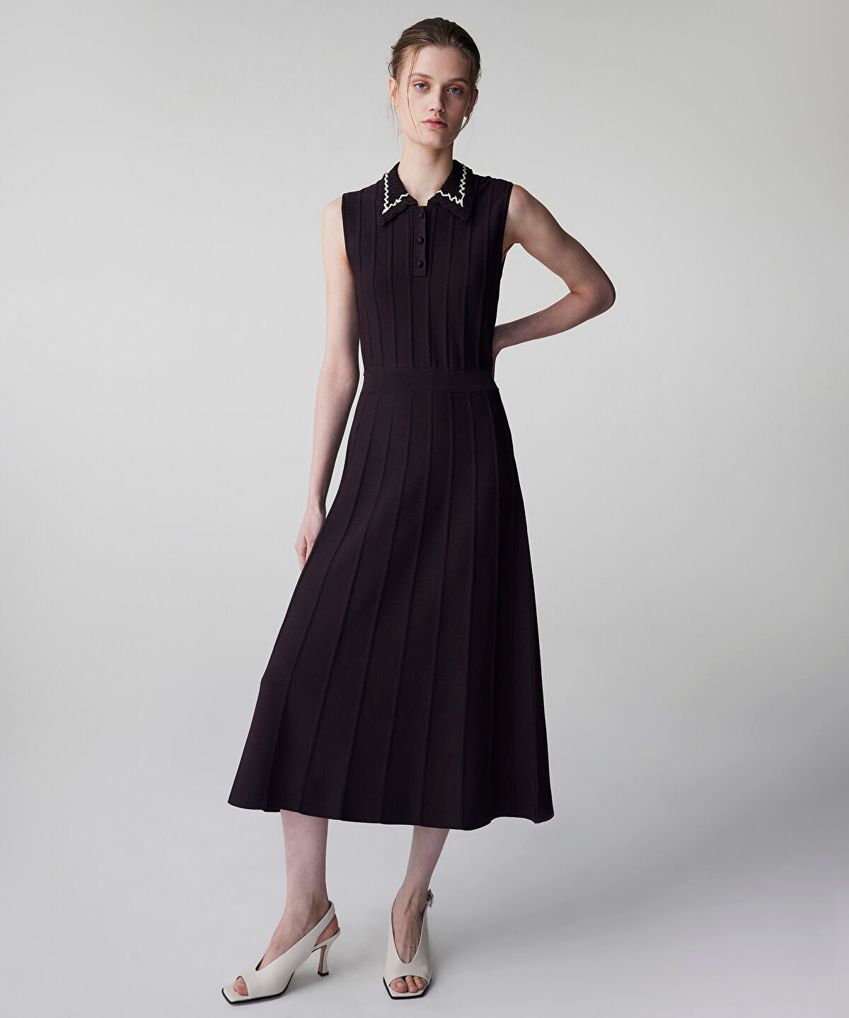 Zoomed Contrast Collar Knit Dress