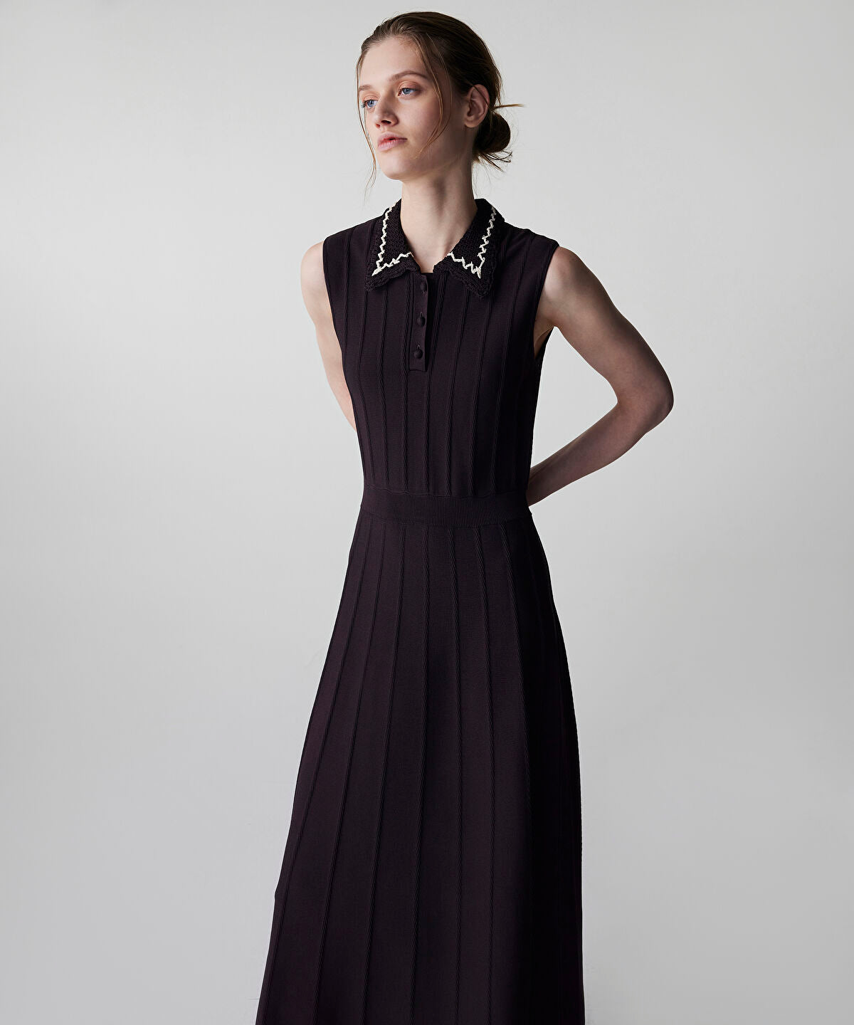 Zoomed Contrast Collar Knit Dress