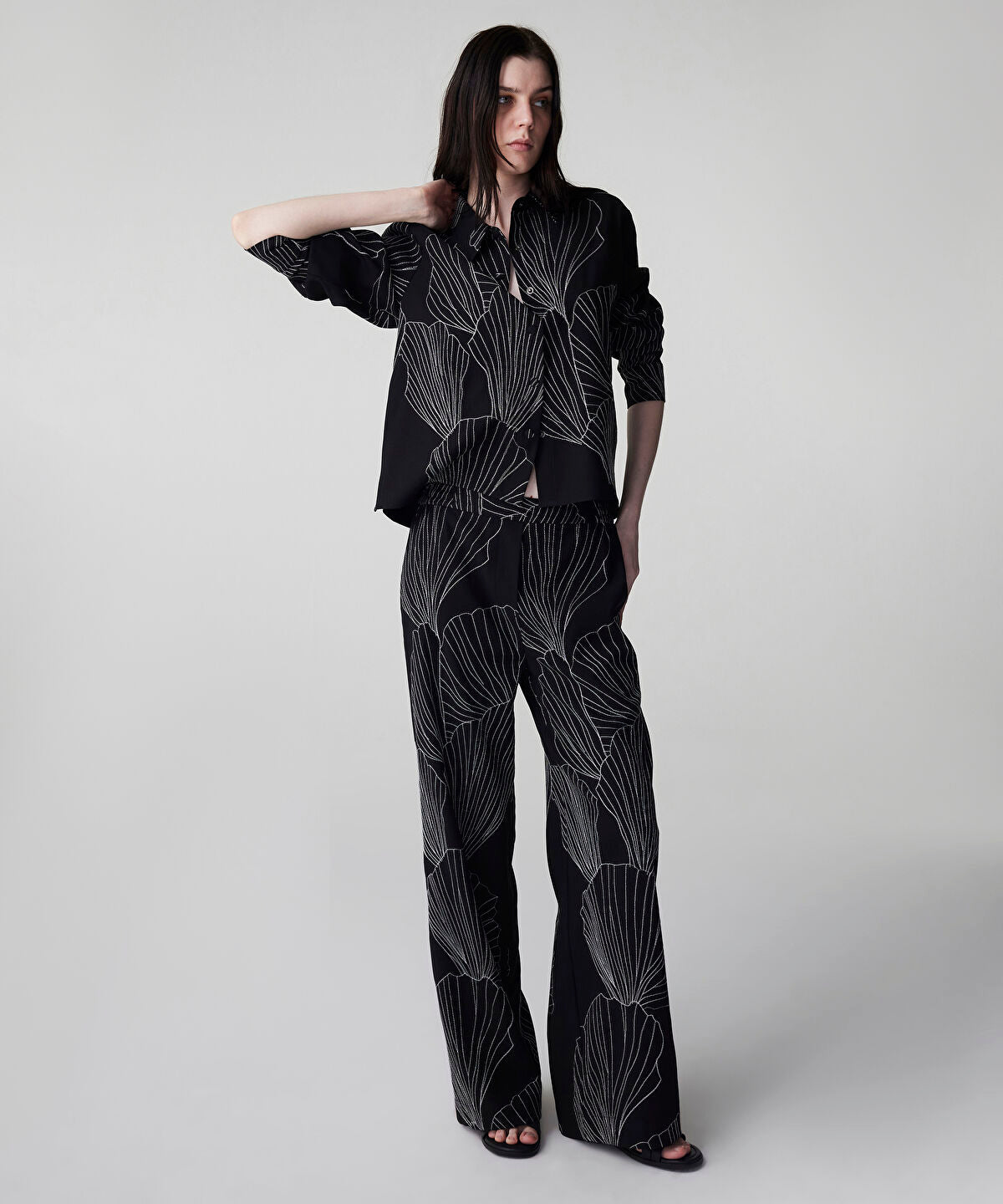 Zoomed Embroidered Trousers