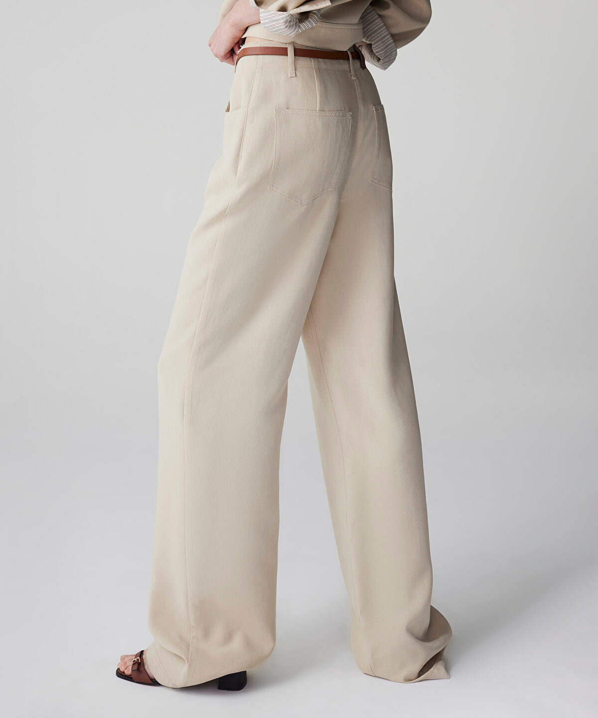 Zoomed Belted Straight Trousers
