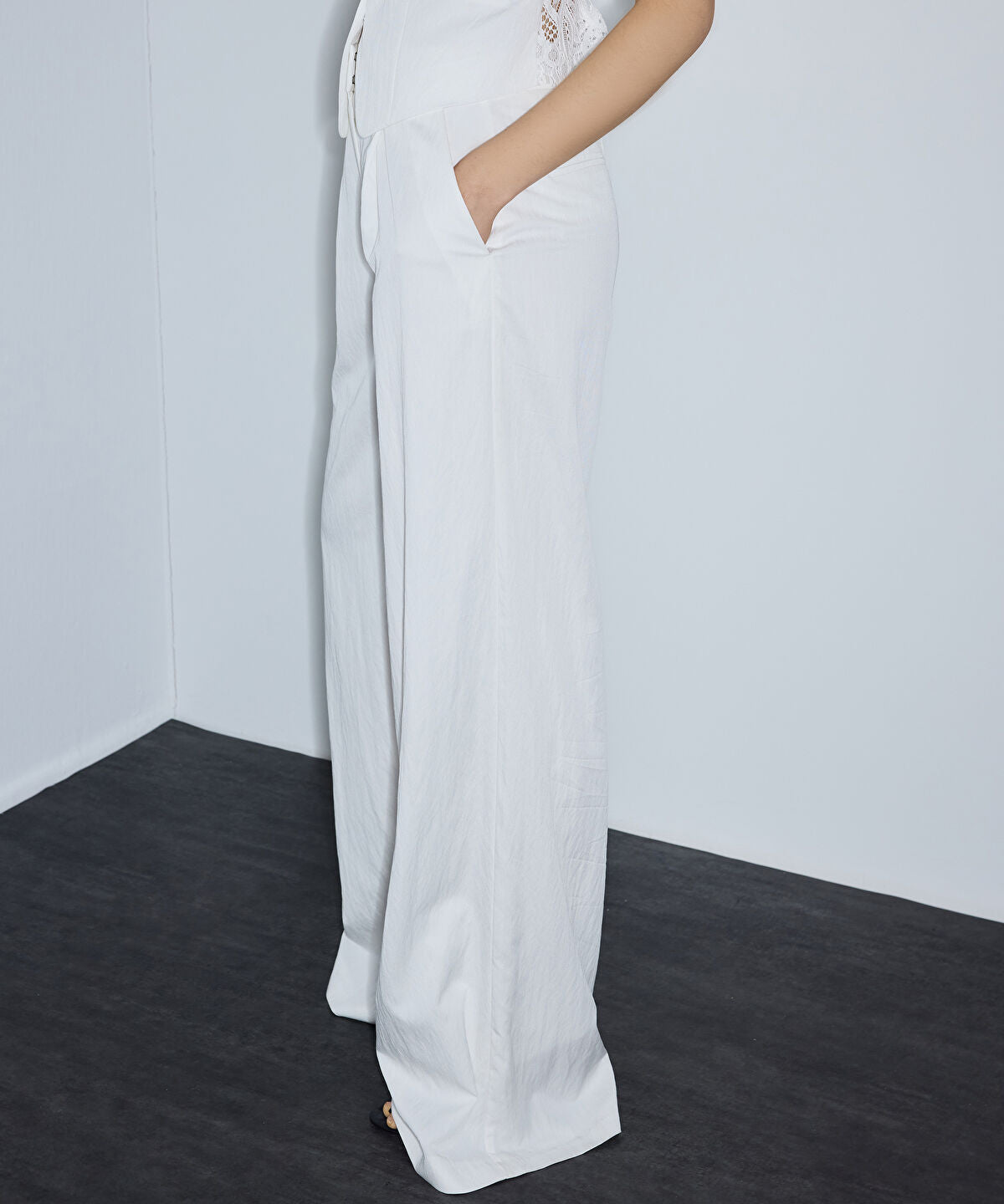 Zoomed Crinkle-Effect Trousers