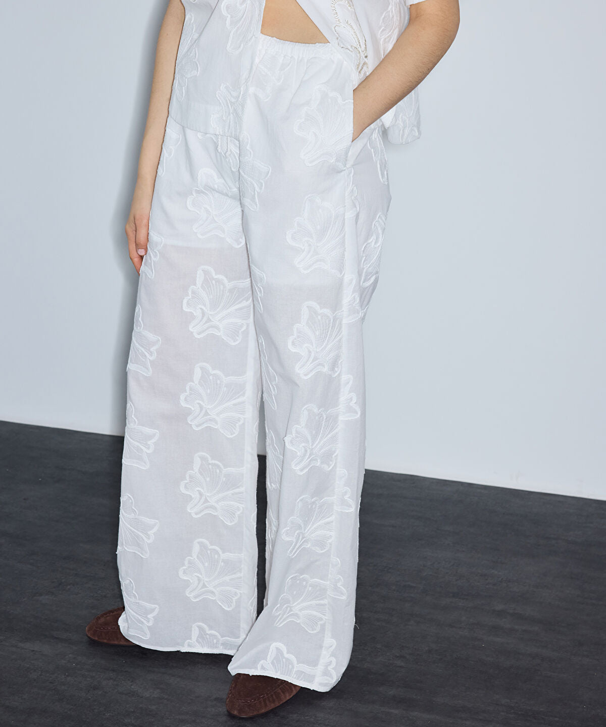 Zoomed Embroidered Trousers