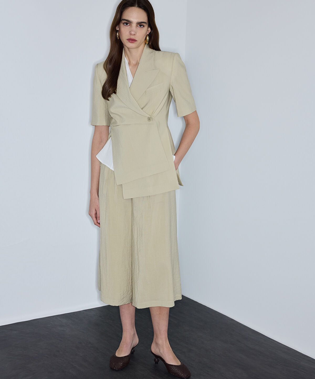 Zoomed Crinkle-Effect Bermuda Shorts
