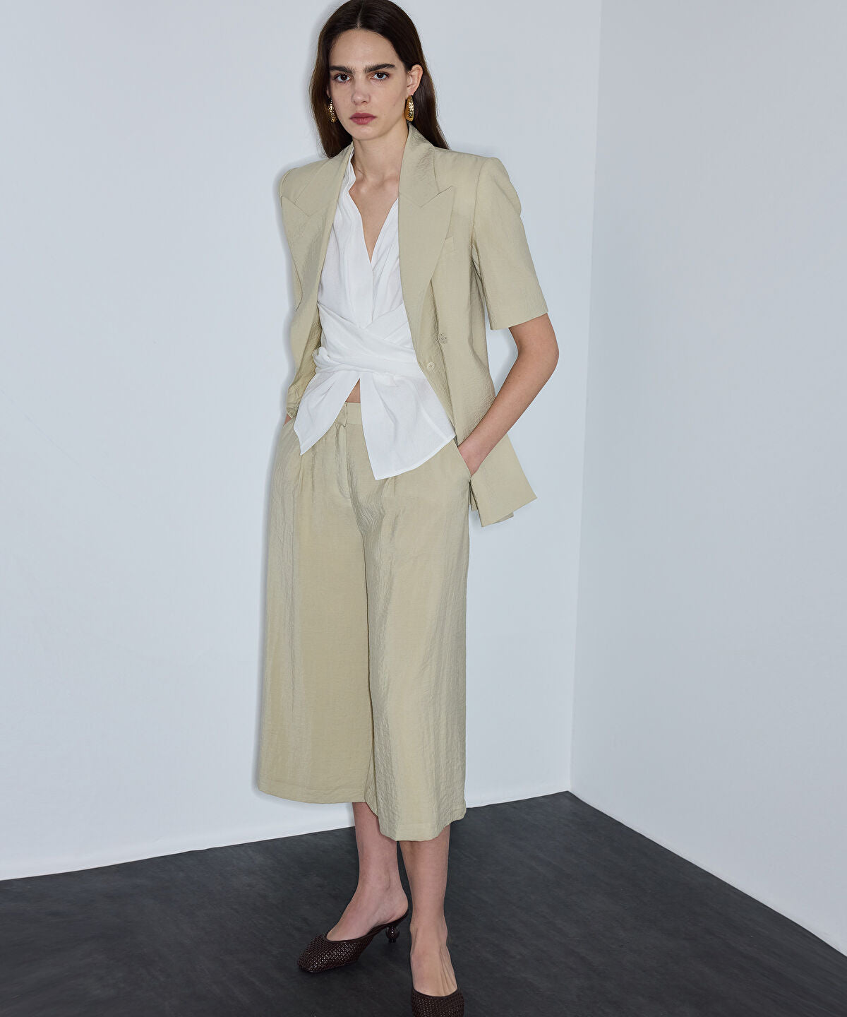 Zoomed Crinkle-Effect Bermuda Shorts