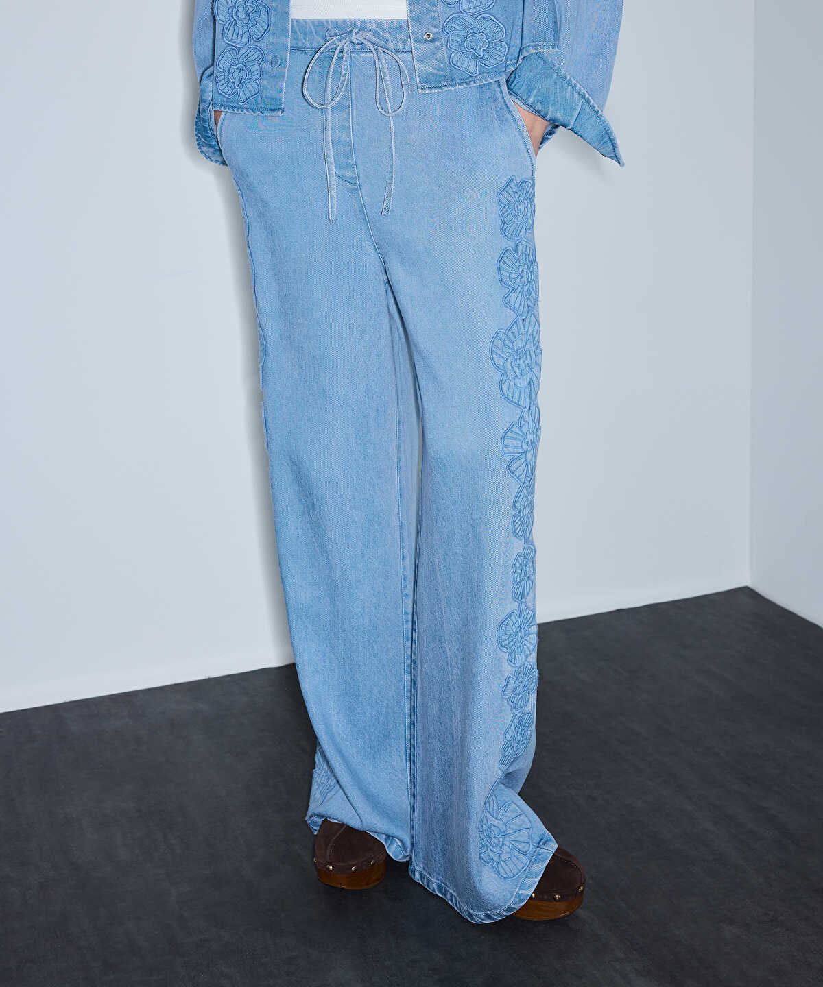 Floral Applique Wide-Leg Trousers