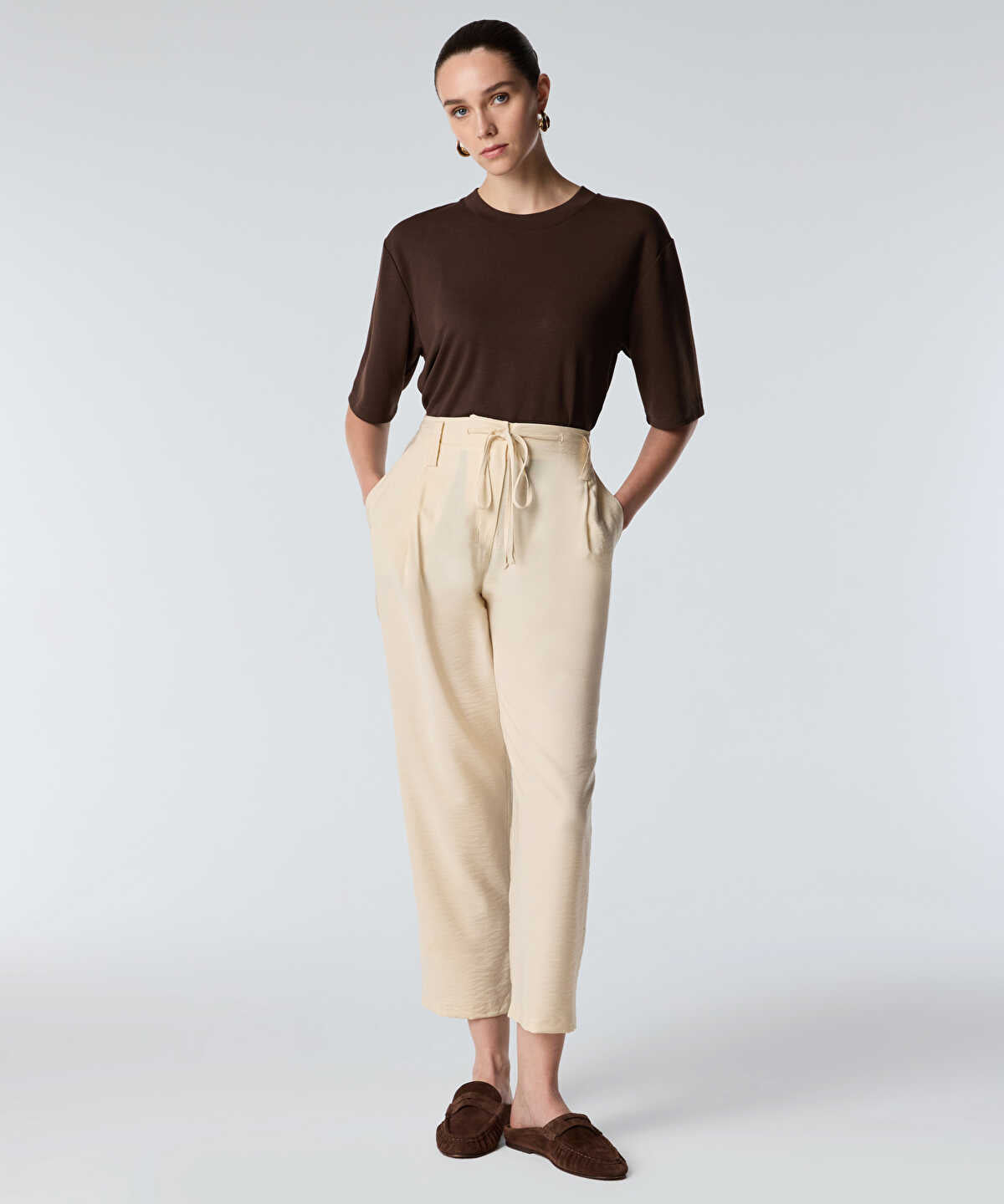 Zoomed Tie-Waist Carrot Fit Trousers