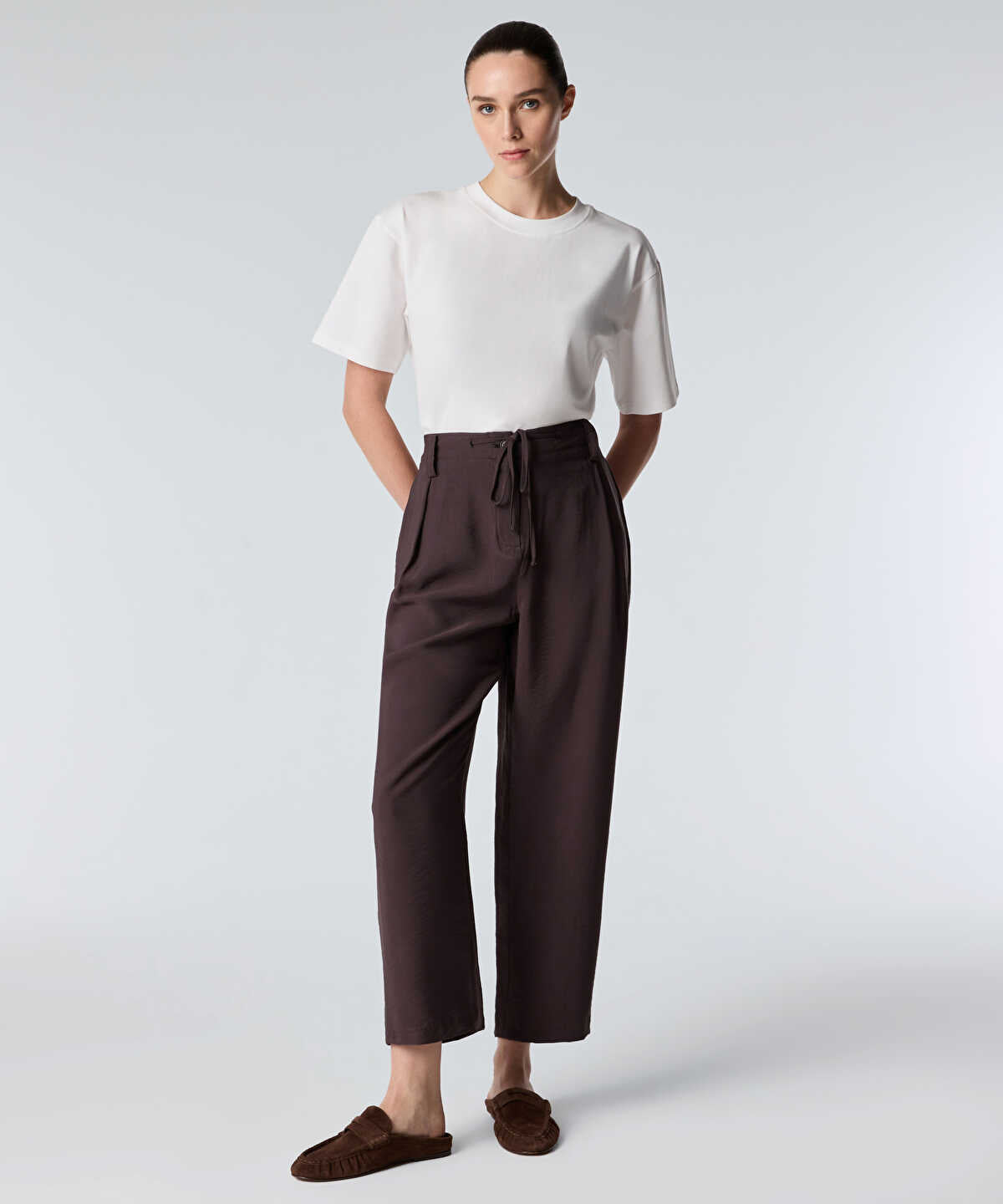 Zoomed Tie-Waist Carrot Fit Trousers