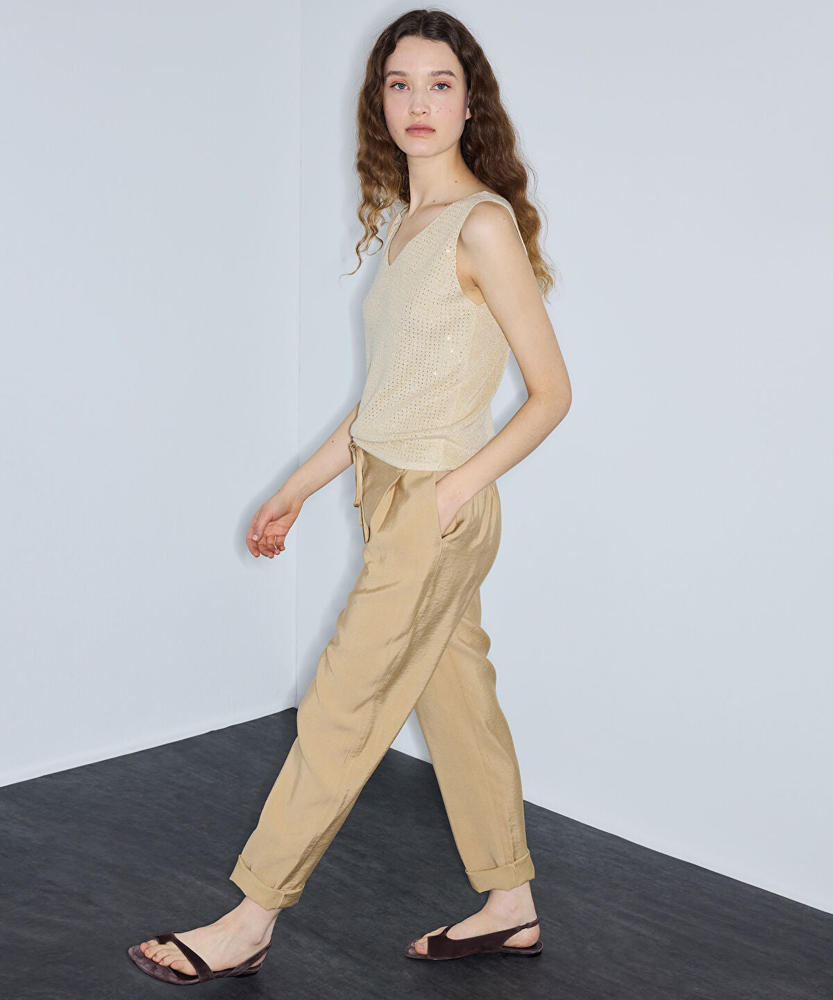 Zoomed Tie-Waist Carrot Fit Trousers
