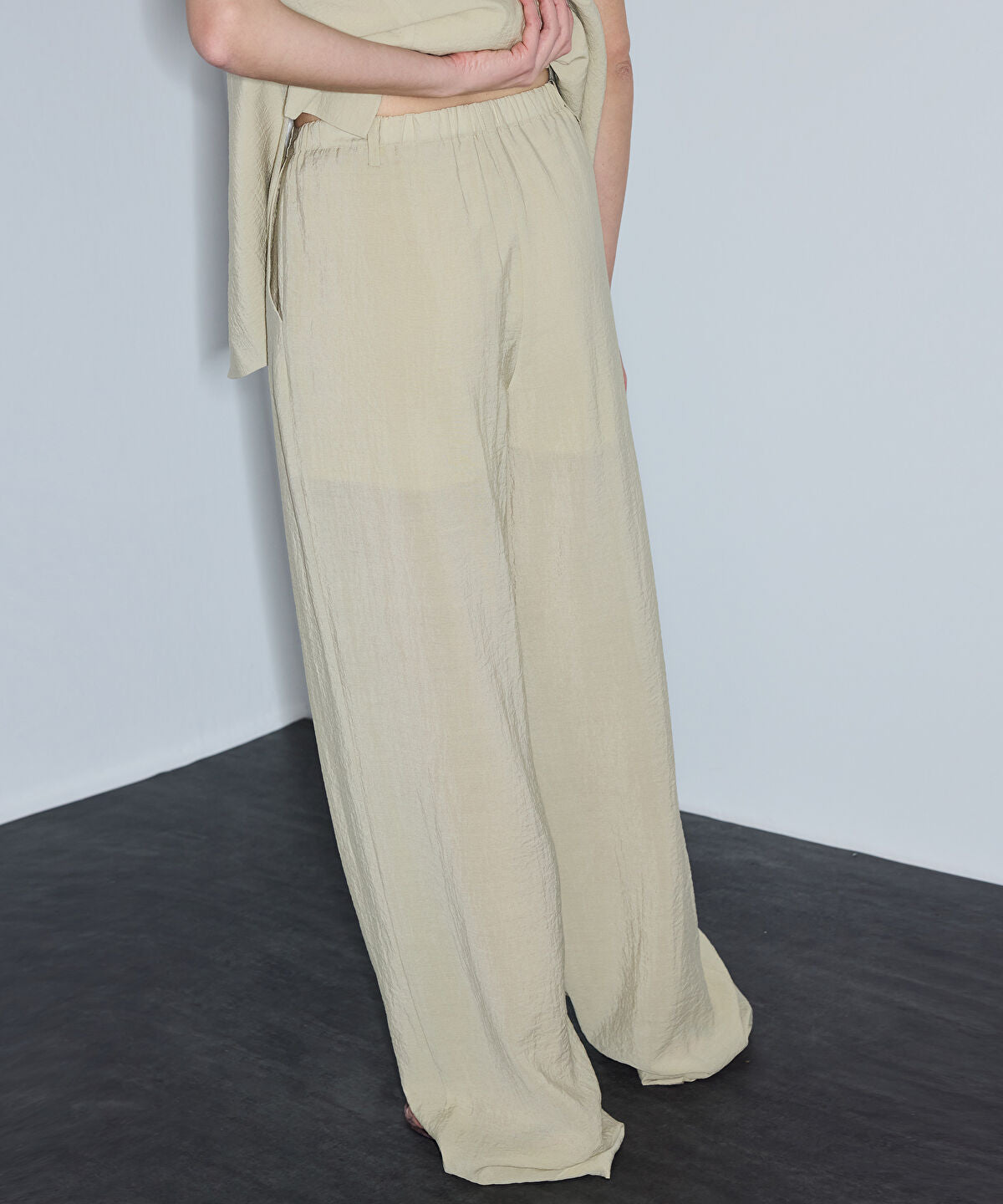 Belted Crinkle-Effect Trousers