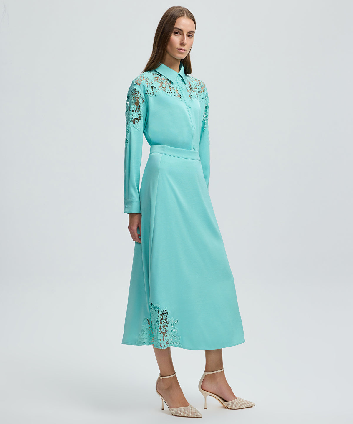 Zoomed Lace Hem Skirt