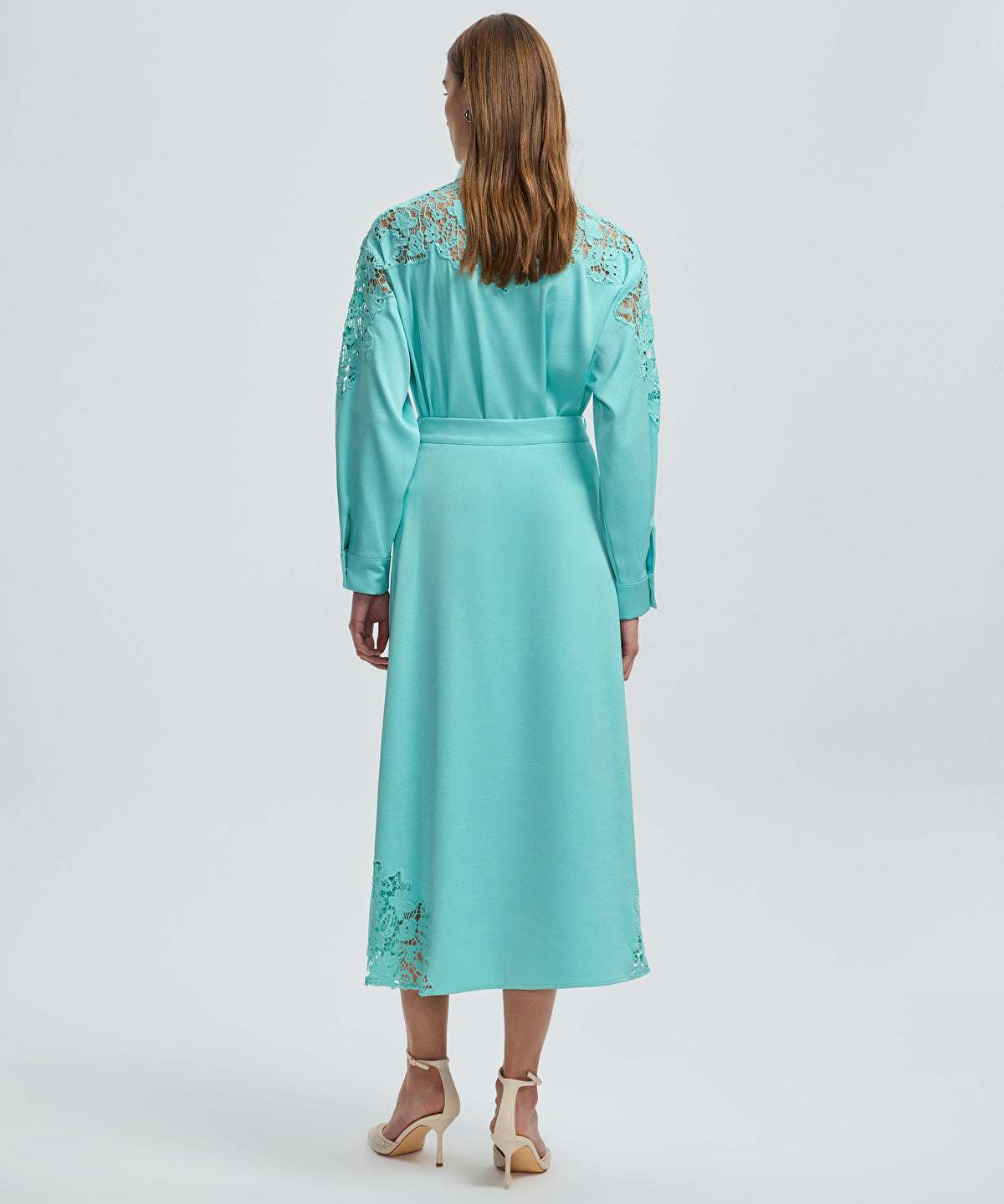 Zoomed Lace Hem Skirt