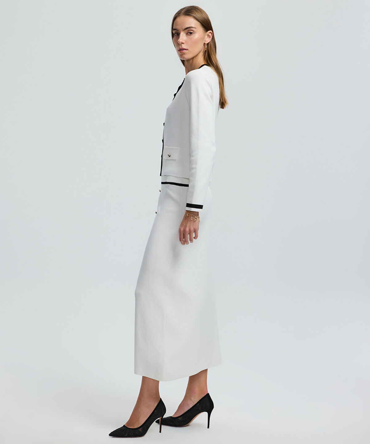 Zoomed Contrast Trim Knit Midi Skirt