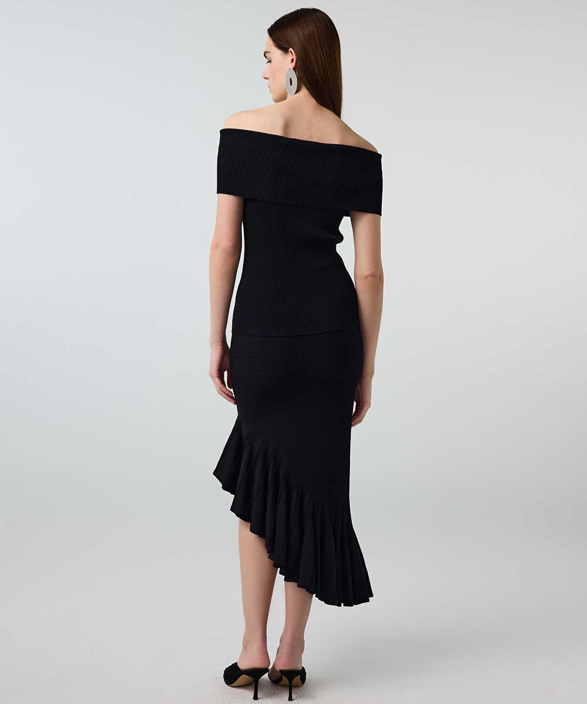 Asymmetric Knit Skirt