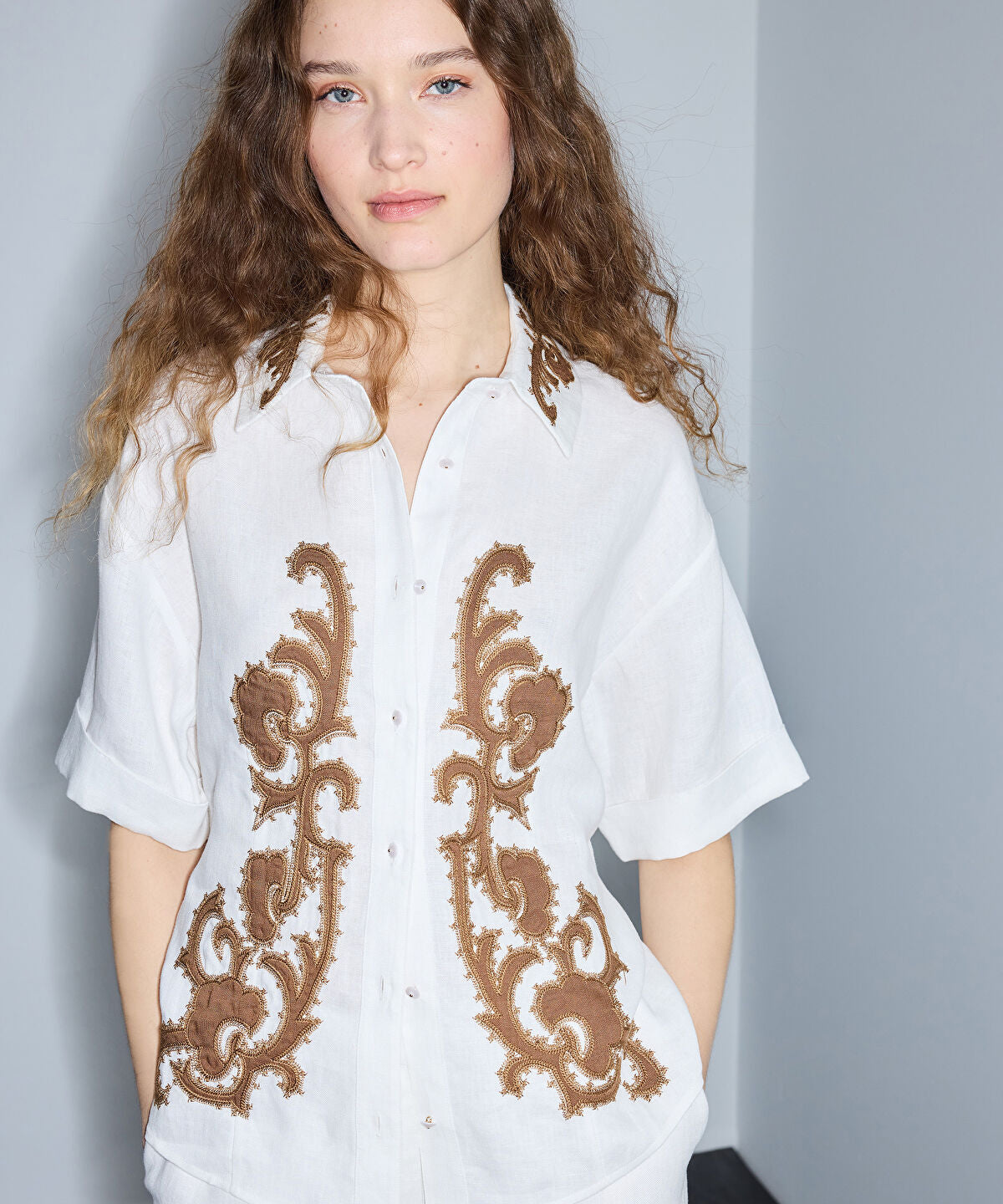 Zoomed Embroidered Linen Jacket