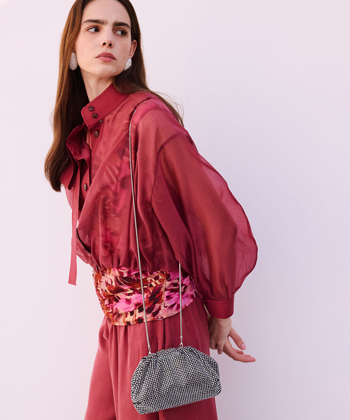 Zoomed High-Neck Balloon Blouse