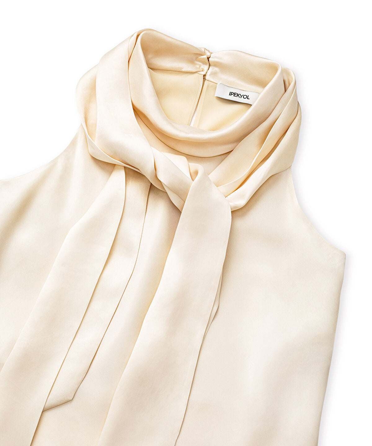 Zoomed Halter Blouse with Detachable Scarf