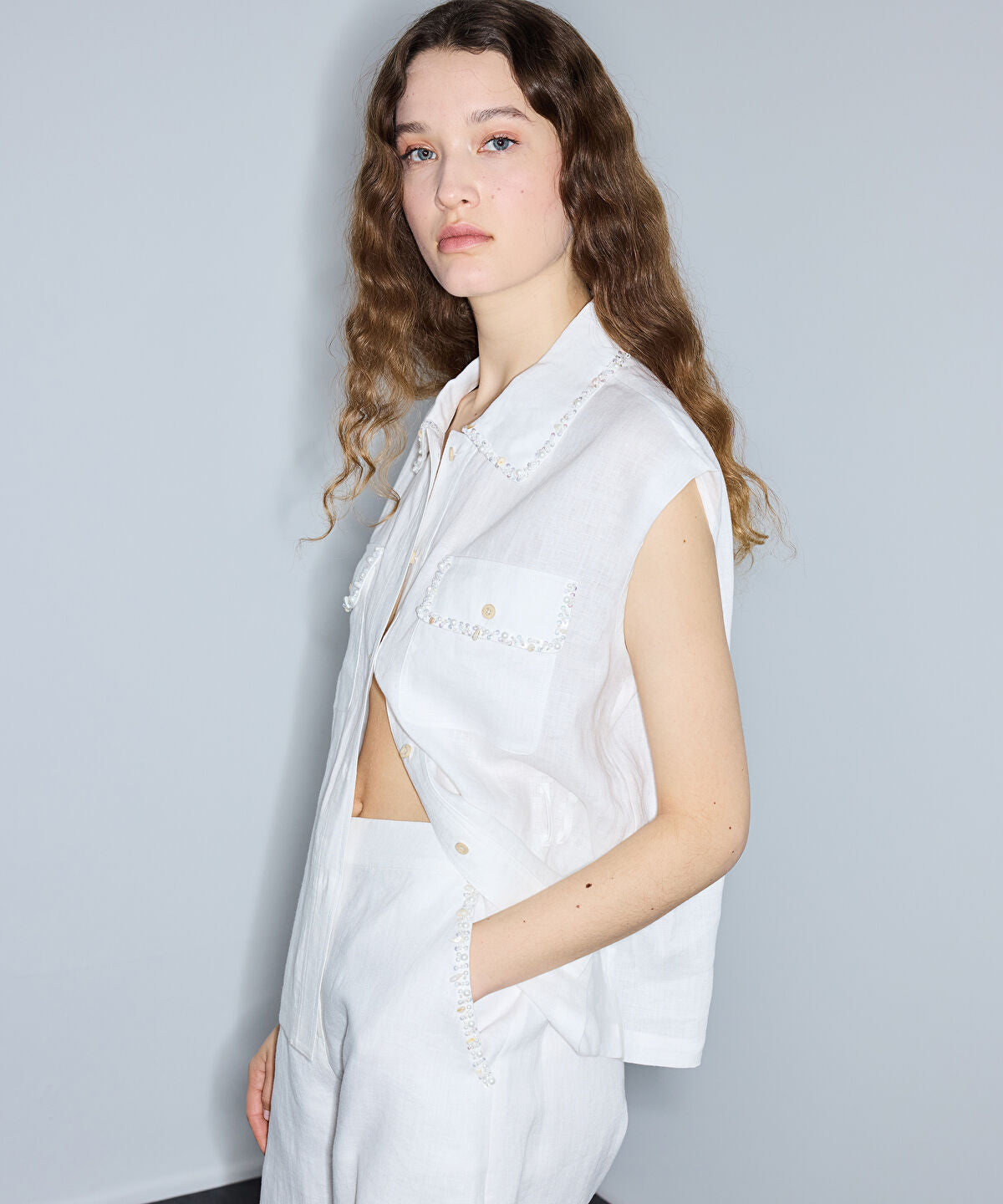 Zoomed Linen Shorts with Embellishments