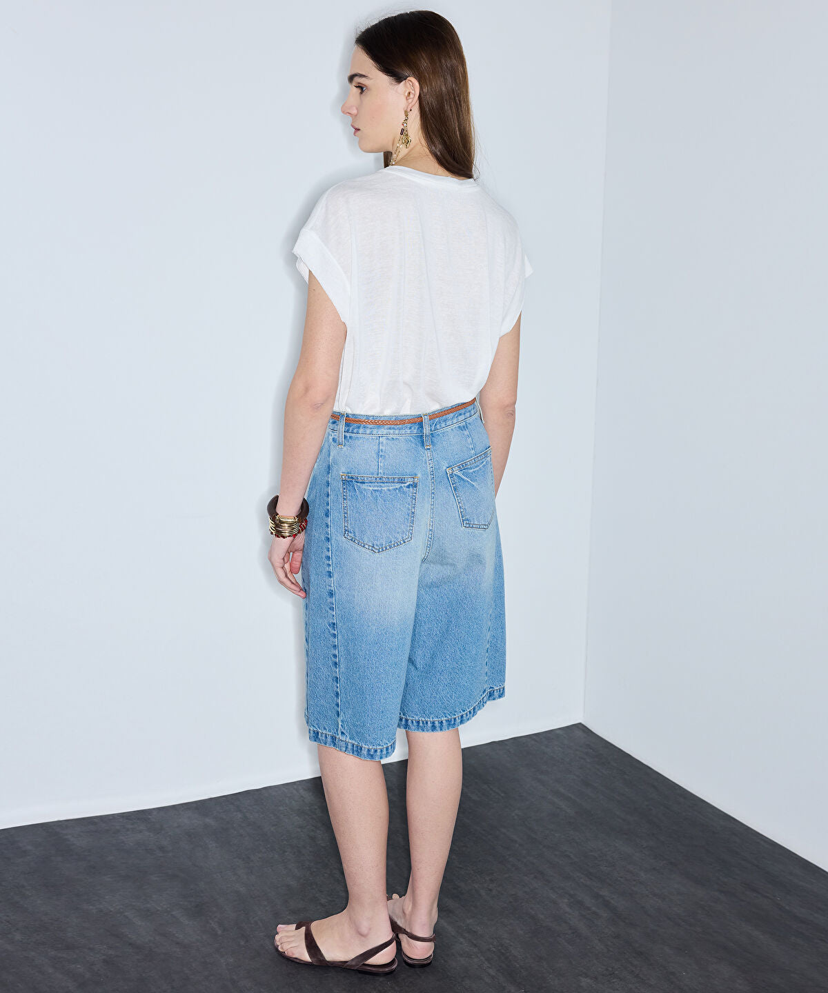 Zoomed Bermuda Shorts with Belt