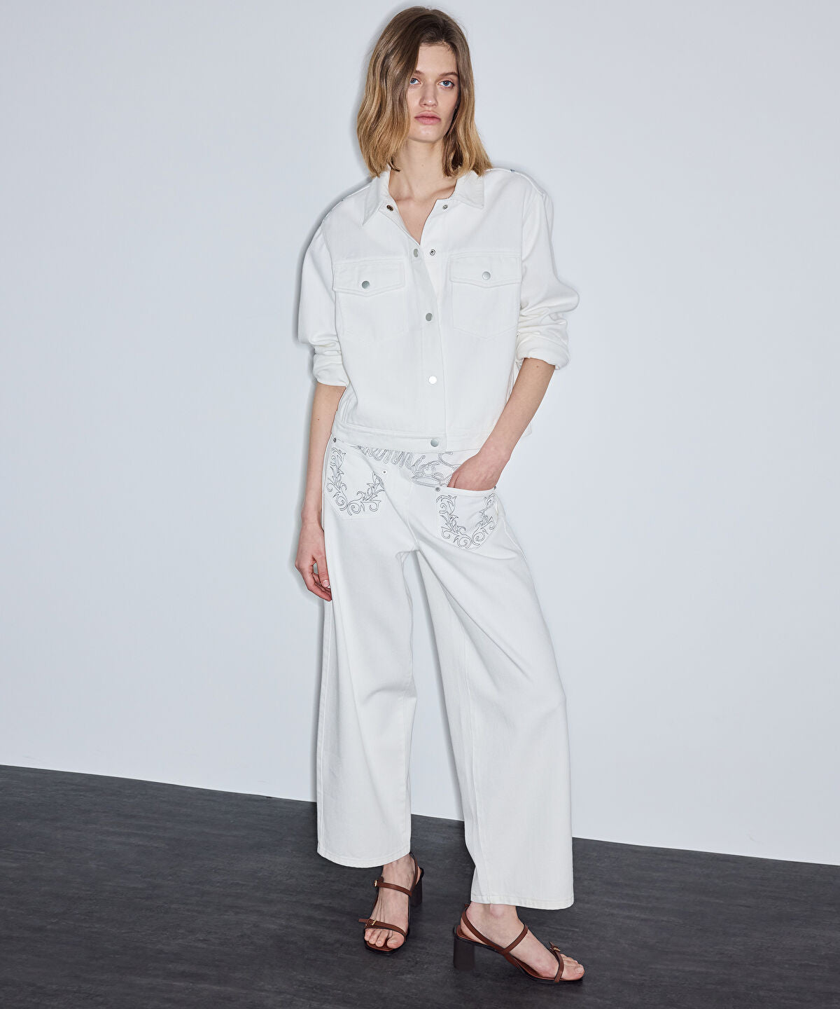 Zoomed Embroidered Jeans