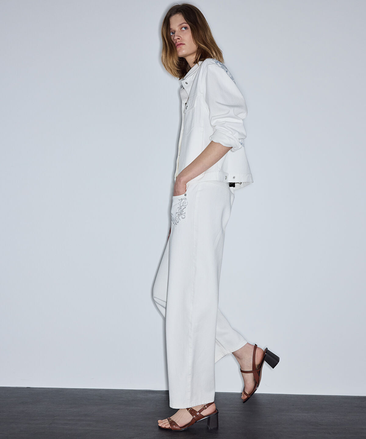 Zoomed Embroidered Jeans