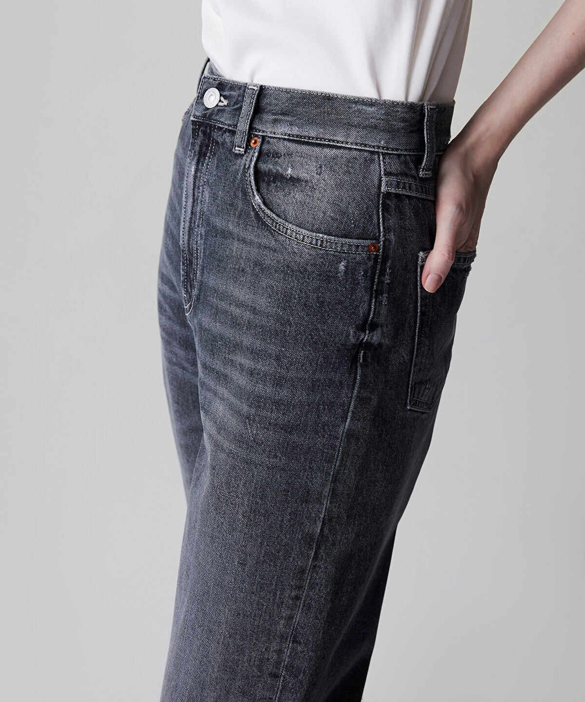 Zoomed Carrot Jeans